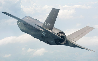 Illustration for article titled The Official Response To The F-35's Dismal Dogfight Report Is Misleading